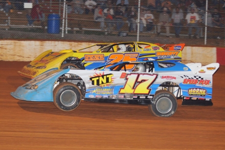 Clanton (25) overtakes Michael (B17). (dt52photos.com)