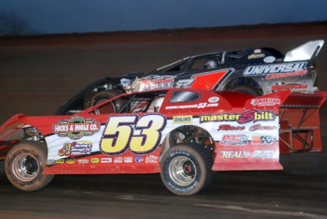 Ray Cook (53) moves past Ronnie Johnson (5). (DirtonDirt.com)