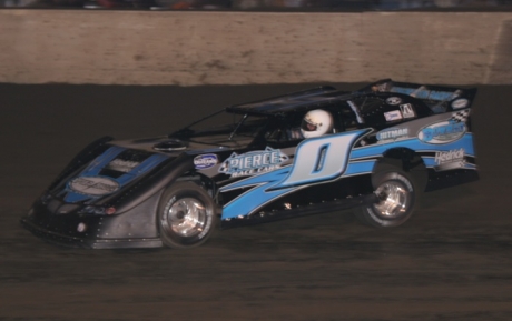 Richie Hedrick races to a heat victory. (Jim DenHamer)