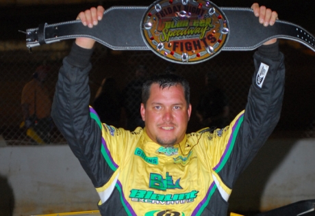 Tommy Kerr shows off his winning belt. (mrmracing.net)