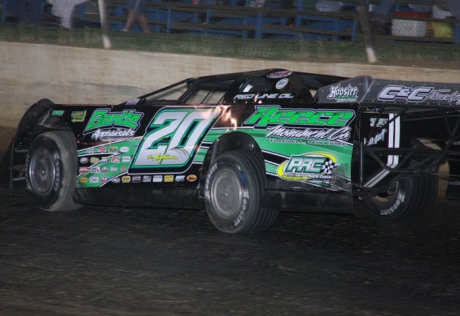 Jimmy Owens heads for victory at Florence. (Jeremey Rhaodes)