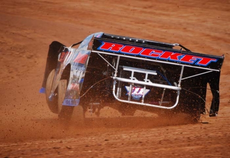 Rob Blair gets up to speed before his feature victory. (stivasonphotos.com)