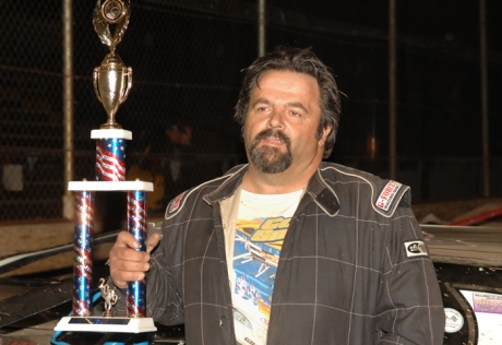 Steve Moore grabbed the Cottage Grove trophy. (photofinishphotos.com)