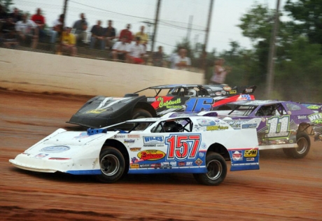 Feature winner Mike Marlar (157) races in Ponderosa prelims. (Derrick Strader)