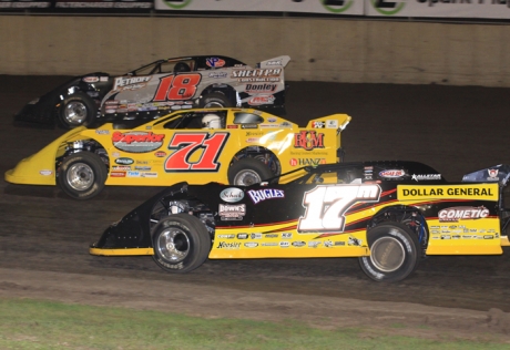 Winner Don O'Neal (71) battles up front at Tri-City. (stlracingphotos.com)