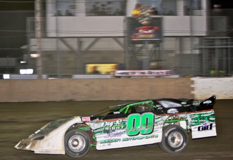 Jim Dale Jr. takes the checkers Aug. 1. (apexonephoto.com)