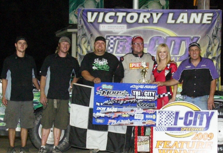 Jason Feger's team celebrates at Tri-City. (Ron Mitchell)