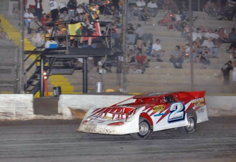 Bobby Hogge IV takes the checkers. (photofinishphotos.com)