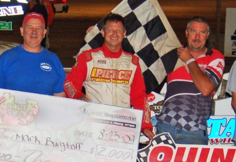 Mark Burgtorf picks up $2,000. (Hulett Photography)