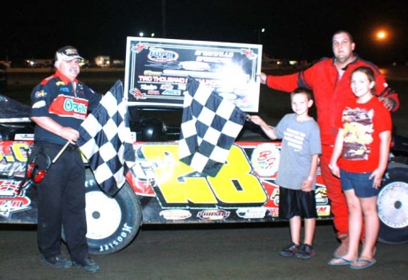 Kenny Merchant's children join him in victory lane. (Kristi Best)