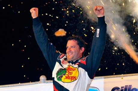 Tony Stewart celebrates at Eldora. (thesportswire.net)