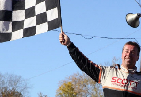 Rick Eckert celebrates his $10,000 victory. (pbase.com/cyberslash)