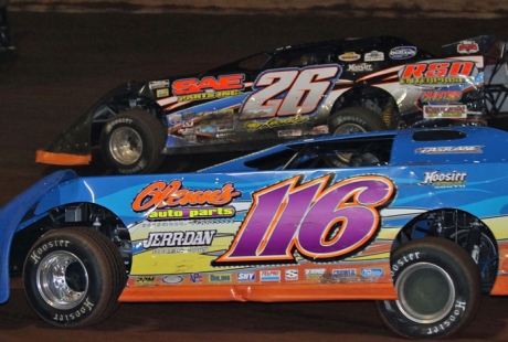 Randy Weaver (116) wraps up his title at Cleveland. (Gary Laster)