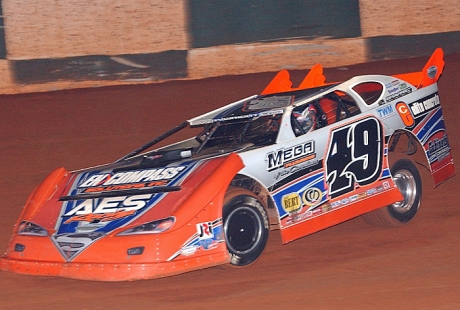 Jonathan Davenport steers the Barry Wright house car to victory. (Brian McLeod)