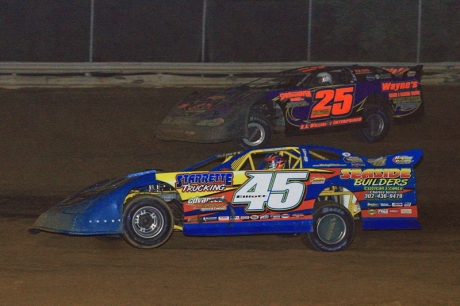 David Williams (25) grabs the lead from Ricky Elliott. (Barry Lenhart)