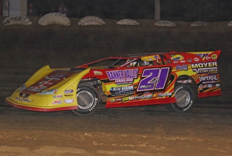 Billy Moyer Jr. heads for victory. (Woody Hampton)