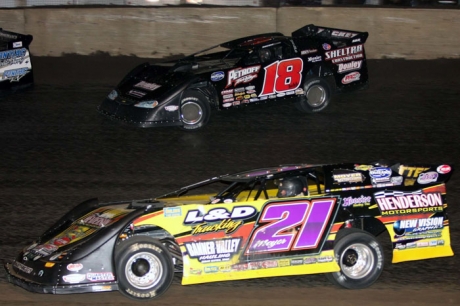 Winner Billy Moyer (21) and Shannon Babb (18) battle at Farmer City. (Jim DenHamer)