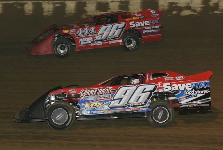 Tanner English works under dad on the last lap. (kohlsracingphotos.com)