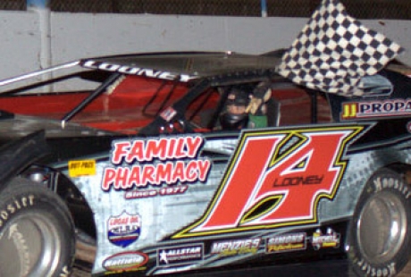 Brad Looney (14) celebrates. (Dusty Wiegert)