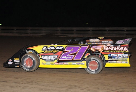 Billy Moyer heads for victory. (fasttrackphotos.net)