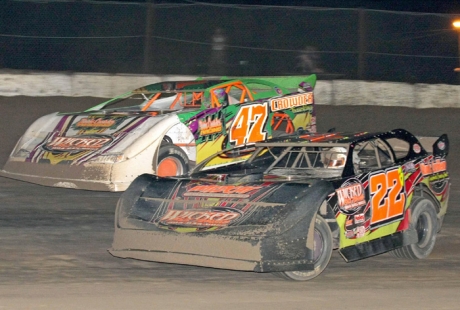 Tyler Ivey (47) goes around Brandon Cameron (22B). (ricksdarkroom.com)