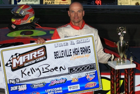 Kelly Boen visits victory lane. (dirttrackdevils.com)