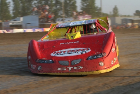 Tim Fuller gets rolling at Merrittville. (apexonephoto.com)