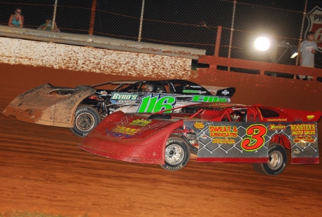 Chesley Dixon (3) battles Randy Weaver. (dt52photos.com)