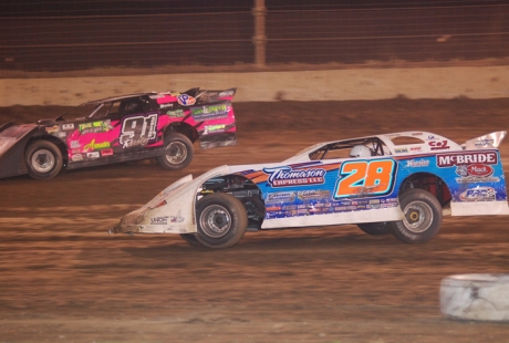 Rusty Schlenk (91) fights off Dennis Erb Jr. (28). (DirtonDirt.com)