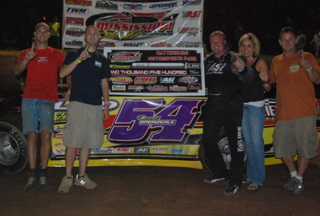 David Breazeale's team in victory lane. (Tammy Davis)