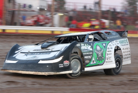 Scott Bloomquist gets rolling at Utica-Rome. (imagesbydc.com)