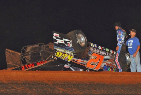 Chad Winkles checks out his car on lap 36. (dt52photos.com)