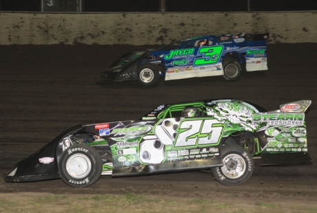 Winner Brian Shirley (3s) battles Jason Feger (25) on Friday at Tri-City. (stlracingphotos.com)