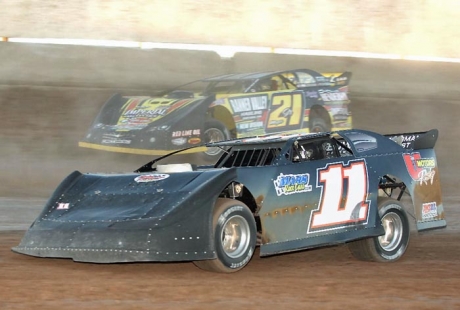 Pat Doar (11) heads for victory Sunday in Tucson. (photofinishphotos.com)