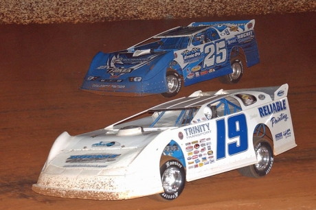 Winner Josh Richards (25) stalks Austin Hubbard (19) at Winchester. (Brian McLeod)