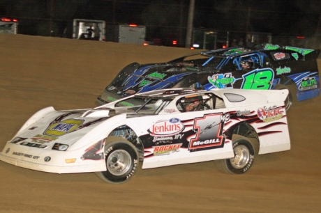 Butch McGill (1mc) holds off Robbie Scott (18) at Elkins Raceway. (Tommy Michaels)