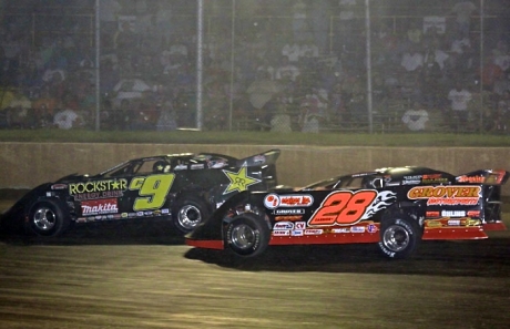 Winner Eddie Carrier Jr. (28) chases Steve Casebolt (c9) at K-C Raceway. (rasmithphoto.com)