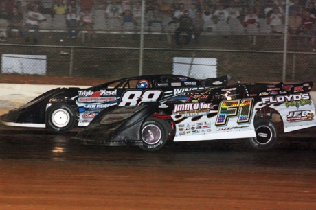 Wendell Wallace (88) gets by race-long leader Jeff Floyd (F1) with two laps remaining at West Plains. (Ron Mitchell)