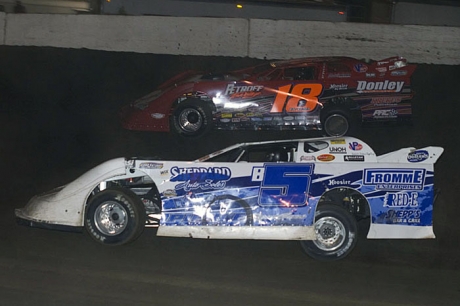 Brandon Sheppard (5) outdueled Shannon Babb (18) to earn $10,000 at Farmer City. (Rich Edwards Jr.)