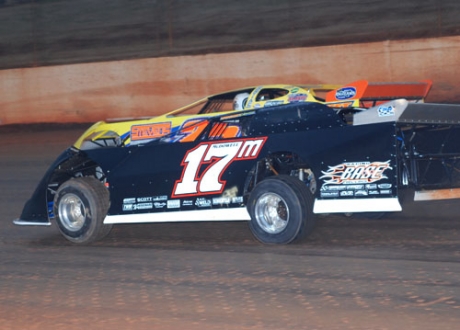 Dale McDowell races into the lead. (DirtonDirt.com)