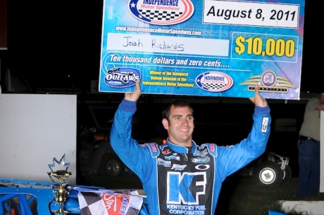 Josh Richards shows off his big check at Independence. (jdphotosports.photoreflect.com)