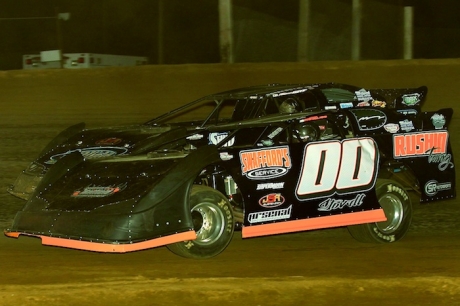 Jesse Stovall (00) heads for a $5,000 victory. (Woody Hampton)