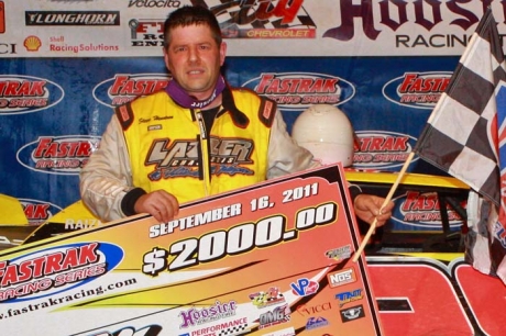 Steve Hendren visits victory lane at his father's memorial race. (alisonwilliamsphotos.com)