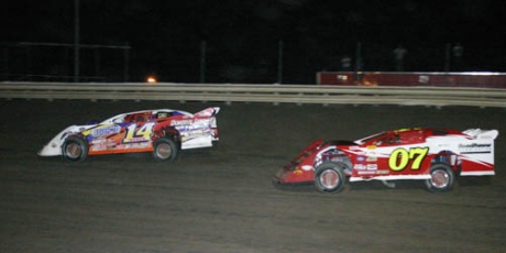 Kelly Boen (07) put a lap on third-running Kyle Berck at Belleville (Justin Sly)