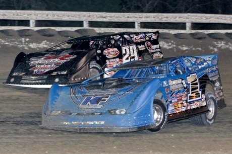 Josh Richards (1) guns for Darrell Lanigan on the 38th lap. (rewingphotos.com)