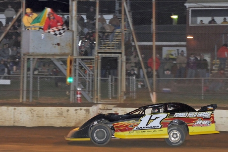 Keith Barbara earned $3,000 at Mercer Raceway Park. (stivasonphotos.com)