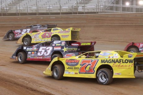 Lucas Oil competitors battling at VMS last season. (pbase.com/cyberslash)