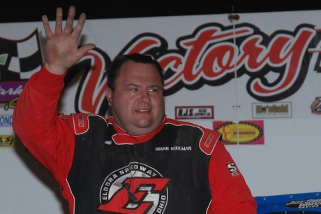 Brian Ruhlman waves after his $2,000 victory. (DirtonDirt.com)