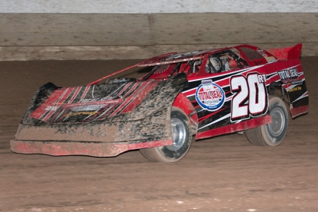 Ricky Thornton Jr. heads for victory at Tucson International Raceway. (raceimages.net)