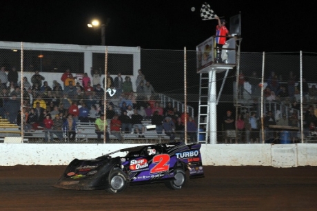 John Anderson takes the checkers at Springfield. (fasttrackphotos.net)